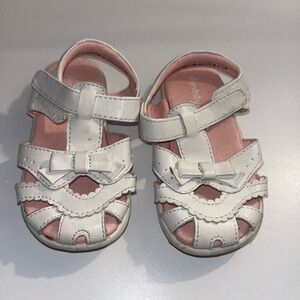 Girls/toddler/baby/infant Dyndsty, shoes/ Sandals size 6, pink & white bows